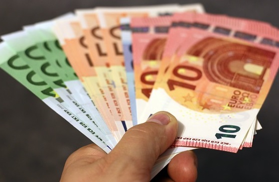 Banii europeni pentru firme noi: Din 100 milioane euro alocati, doar circa 30 milioane euro au ajuns, ca granturi, la microintreprinderi, prin POSDRU (reprezentant ONG)