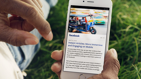 Facebook anunta Instant Articles pentru toti publisherii si o noua unealta pentru dezvoltarea de aplicatii