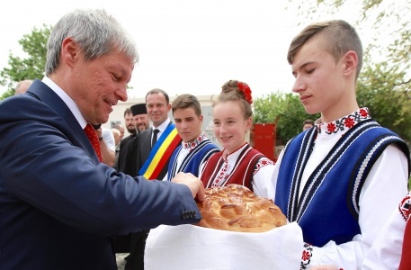 Premierul Ciolos: Oamenii din zona Deltei Dunarii "nu stiu sa isi pregateasca proiecte" pe fonduri europene