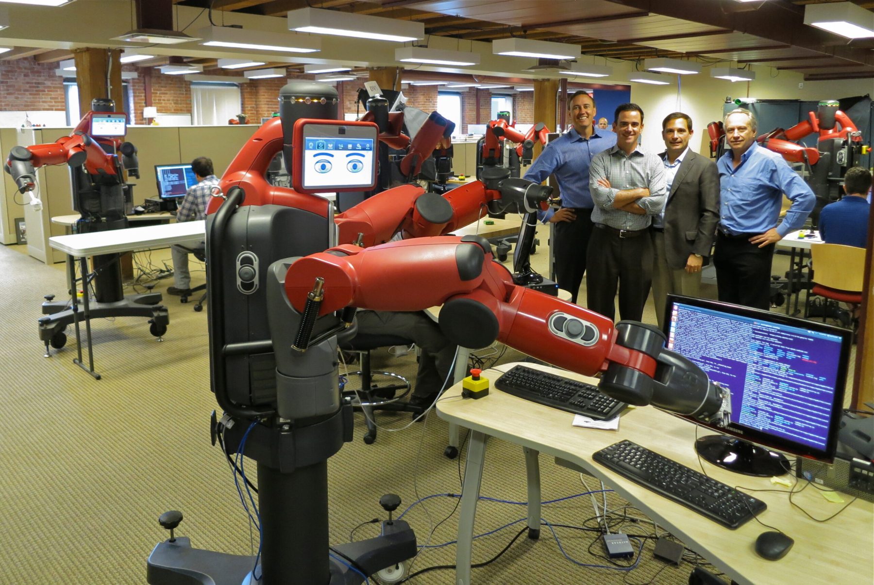 Cum vor influenta robotii locurile de munca ale viitorului si care sunt primele industrii in schimbare