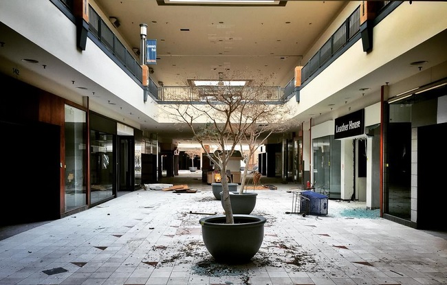 FOTO Imaginea falimentului. Cum arata un mall dupa ce a fost abandonat