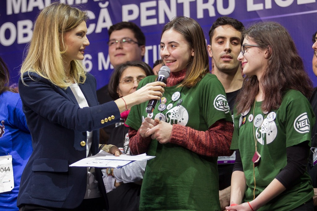 Trei echipe de elevi de liceu castiga o competitie nationala de robotica si se califica la Campionatul Mondial din SUA