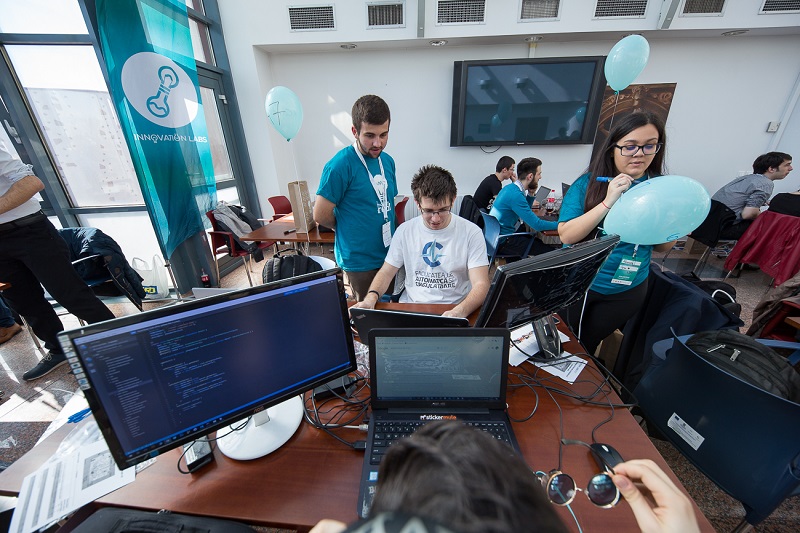 De la sapca inteligenta, la solutii de monitorizare a rafturilor din supermarket: Cine sunt cei 24 de castigatori ai hackathonului Innovation Labs, din Bucuresti