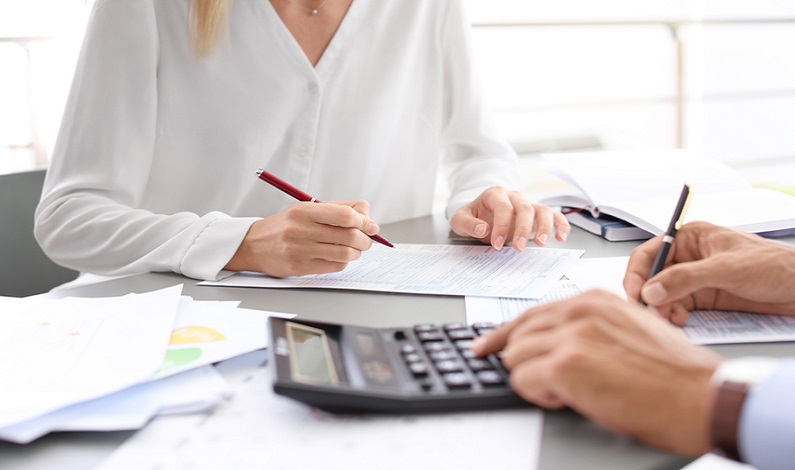 taxe-documente-calcule-calculator-dreamstime-2022