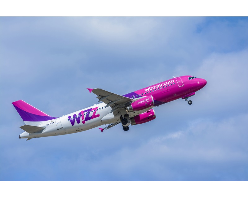 wizz-avion-dreamstime
