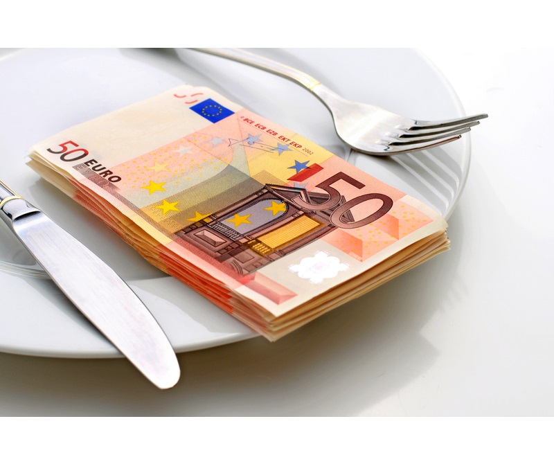 bani-euro-farfurie-dreamstime.