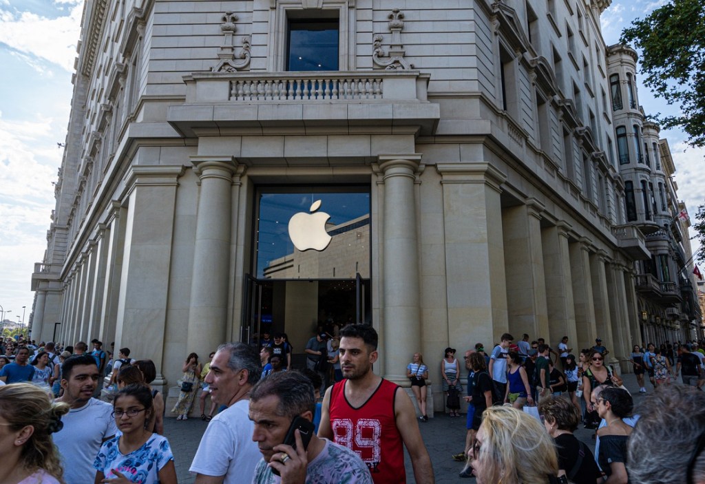 apple-spain-dreamstime.jpg
