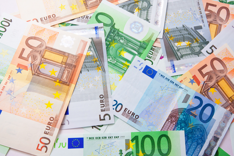 bani-euro-bancnote-dreamstime