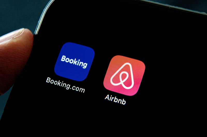 airbnb-booking-dreamstime