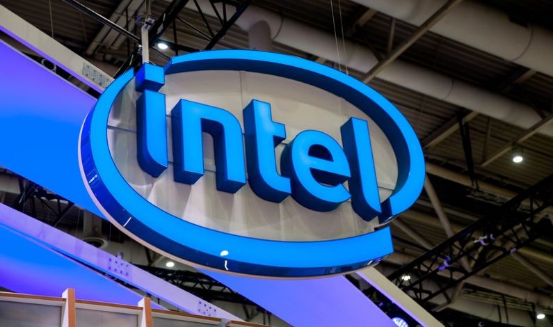 Instalație luminoasă cu logo-ul Intel