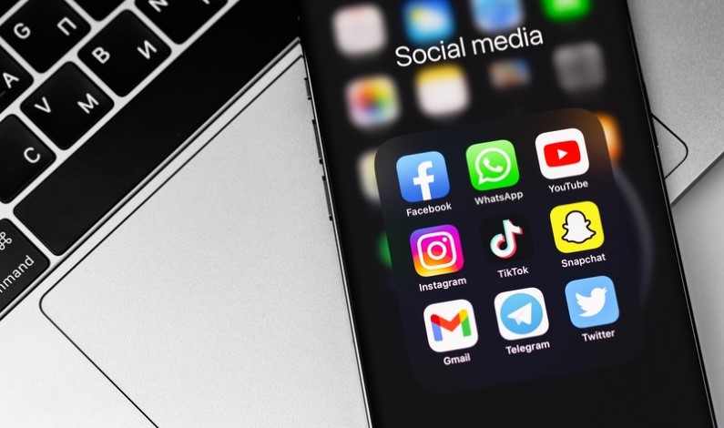 Aplicații de rețele sociale pe telefon