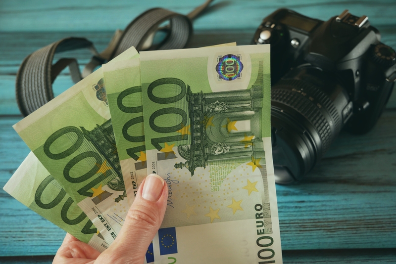 bani-euro-camera-dreamstime