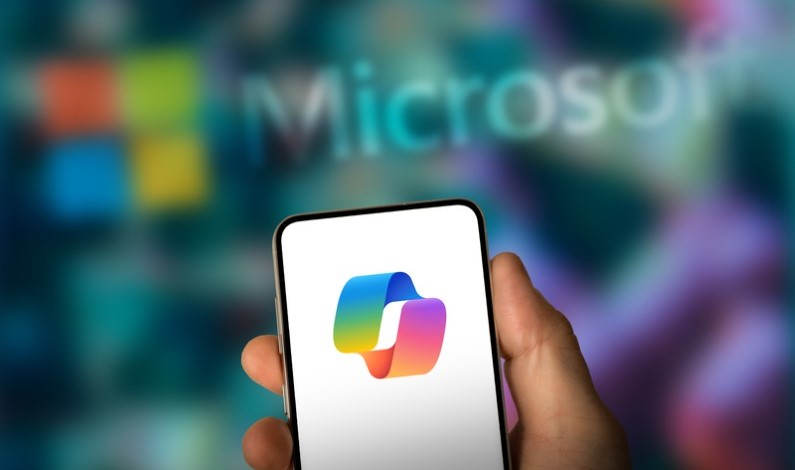 Logoul Microsoft Copilot pe telefon