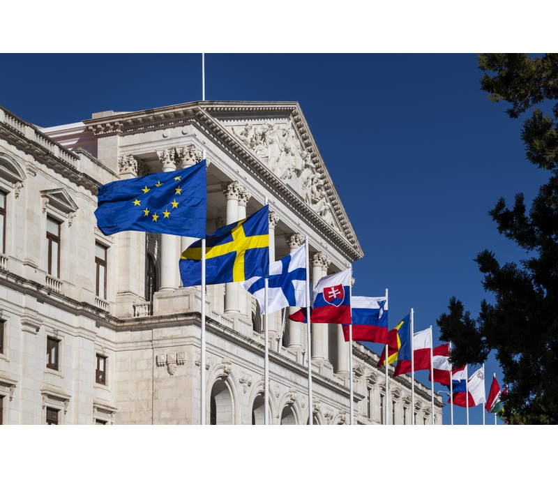 steaguri uniunea europeana-dreamstime