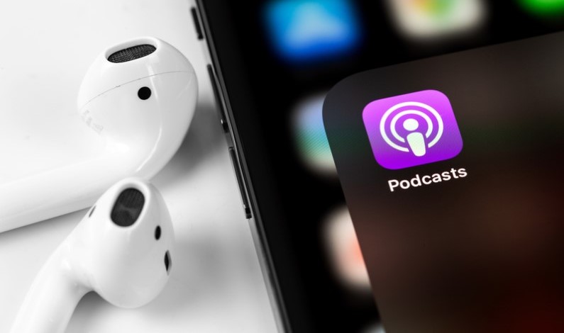 Aplicația Apple Podcasts pe iPhone