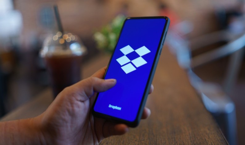 Aplicația Dropbox pe telefon