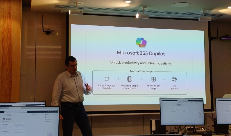 Eveniment de lansare al Microsoft Copilot în limba română