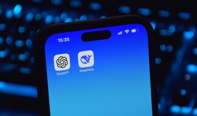 ChatGPT și DeepSeek pe iPhone