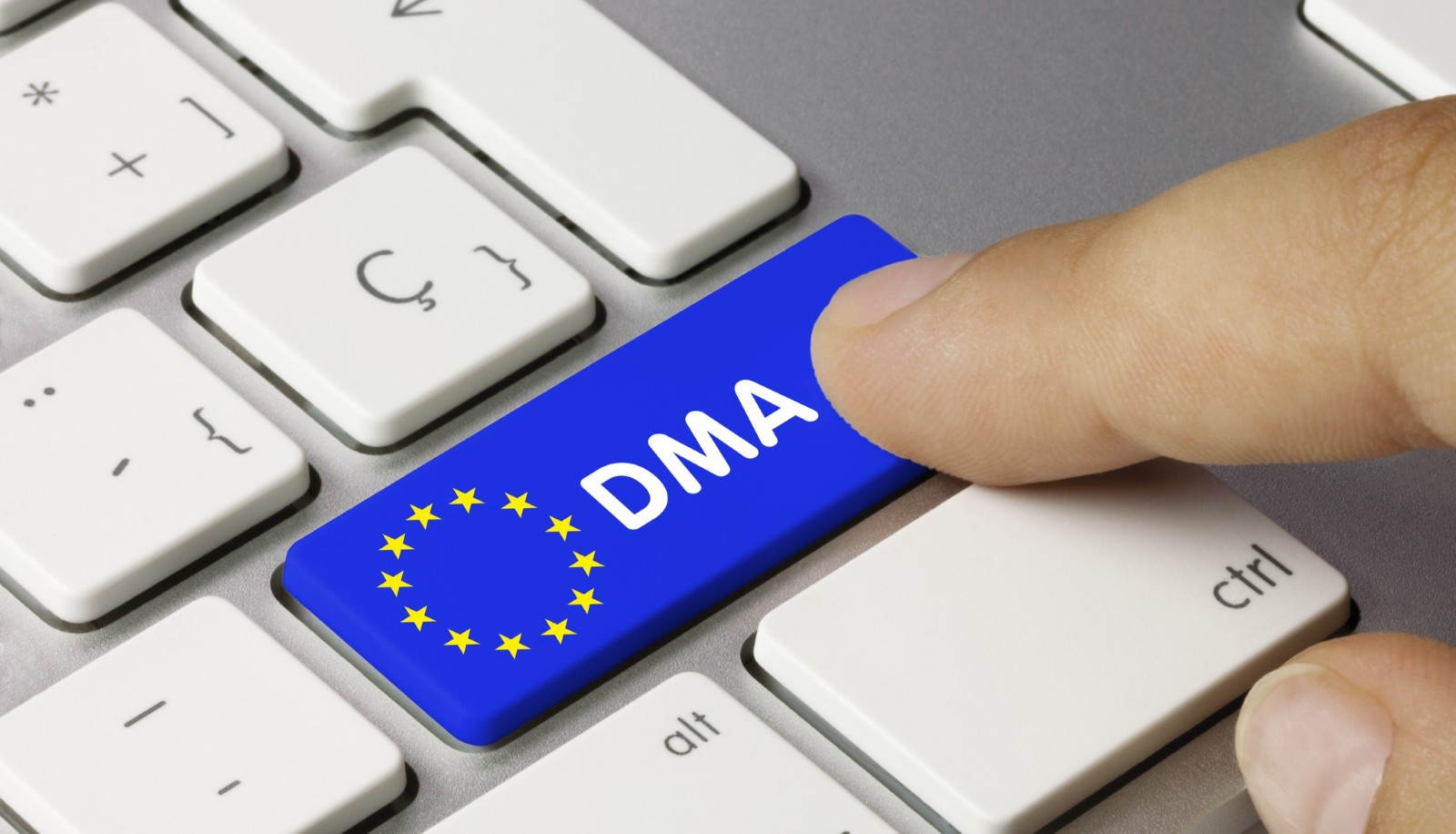Apple și Meta (Facebook), amenzi UE totale de 700 milioane EUR pentru încălcarea regulamentelor privind piețele digitale (DMA)