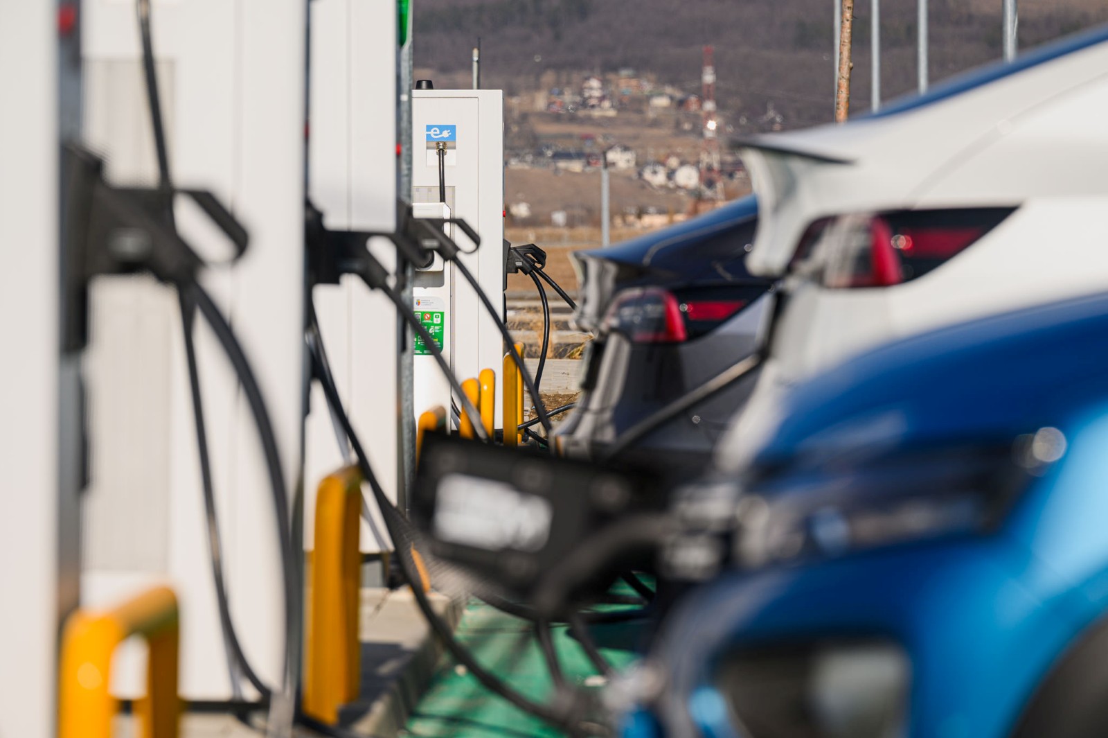 Cluj-Napoca: Proiect de încărcătoare pentru mașini electrice pentru o parcare din zona Aeroportului Avram Iancu