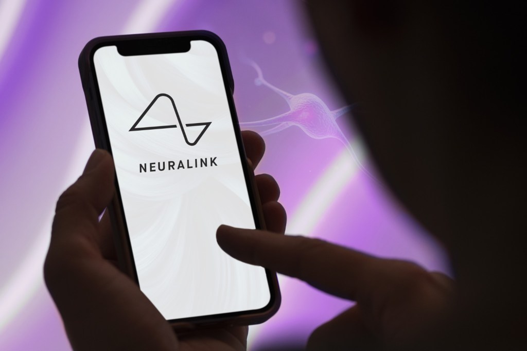 Logoul Neuralink pe telefon