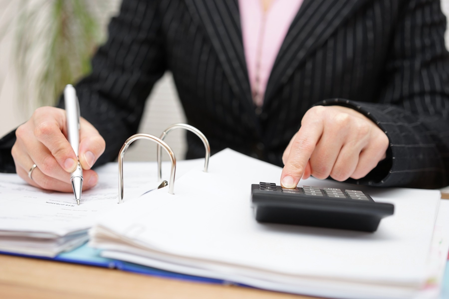 Avocată: E posibil ca un antreprenor care își asumă riscuri zilnic să suporte același nivel de impozitare precum un salariat?