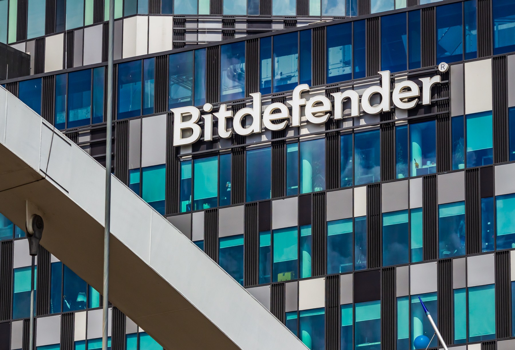 Românii de la Bitdefender cumpără o firmă irlandeză de securitate IT