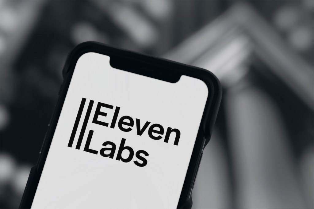 Logoul ElevenLabs pe telefon