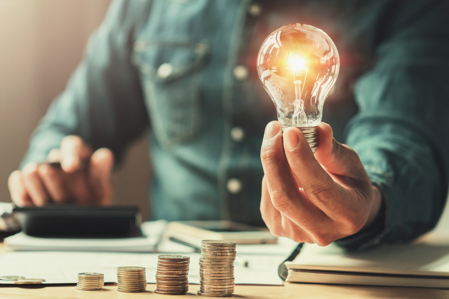 IMM-urile se pregătesc de facturi mai mari la energie de la 1 iulie. Creșteri la Hidroelectrica, PPC, Electrica Furnizare