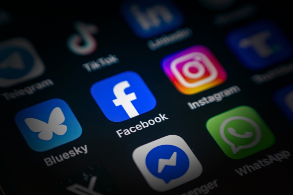 Aplicații Social Media