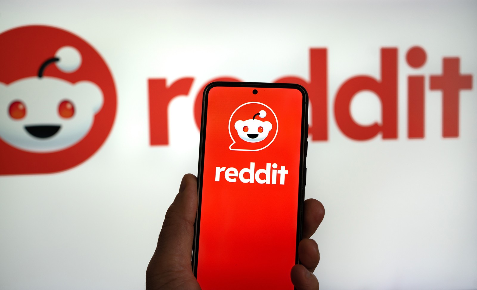 Reddit, noi instrumente de marketing bazate pe inteligență artificială