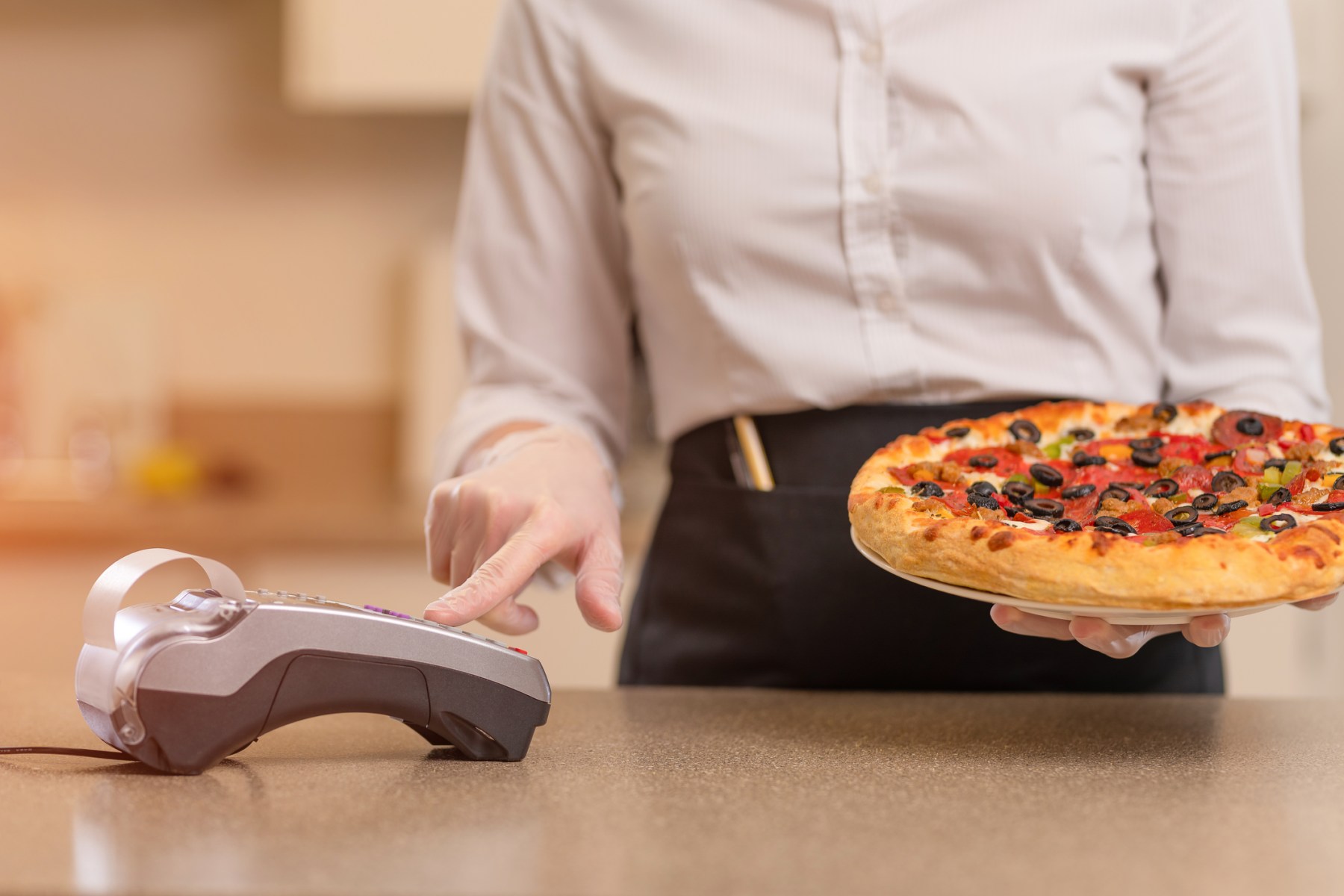 Antreprenorii HoReCa și pizza lui Nicușor Dan: „Ca sa facă statul cheltuieli pe care nu și le poate permite, am tot plătit la pizza asta mare”