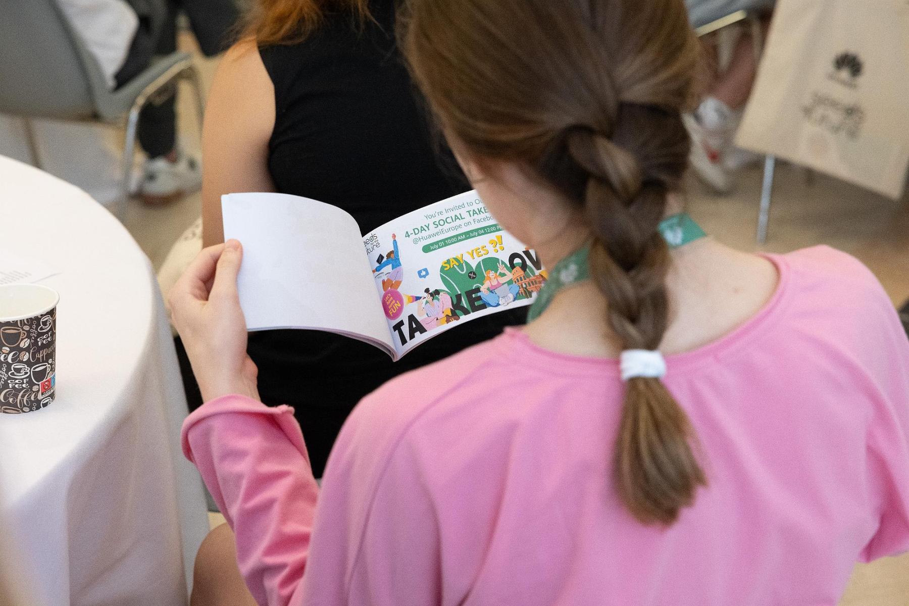 Studenții români pasionați de tehnologie pot participa la un program în China, organizat de Huawei