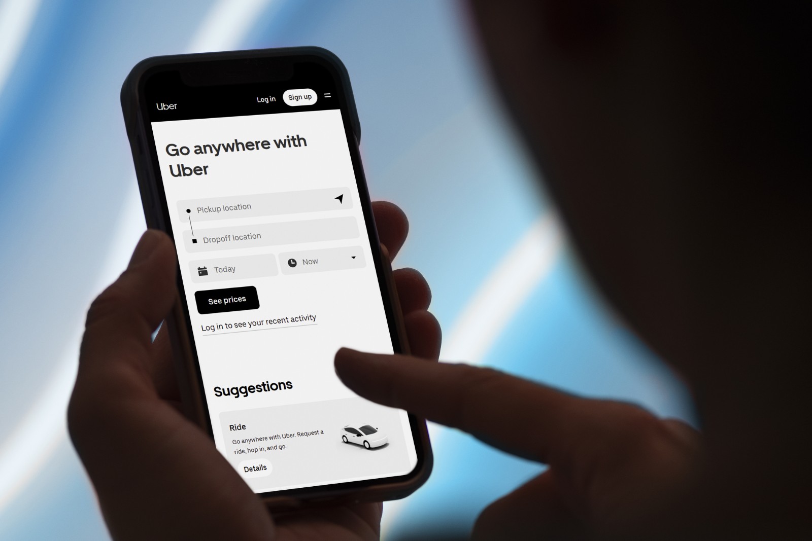 Uber va investi 300 milioane dolari într-un producător de mașini electrice pentru o flotă de robotaxiuri