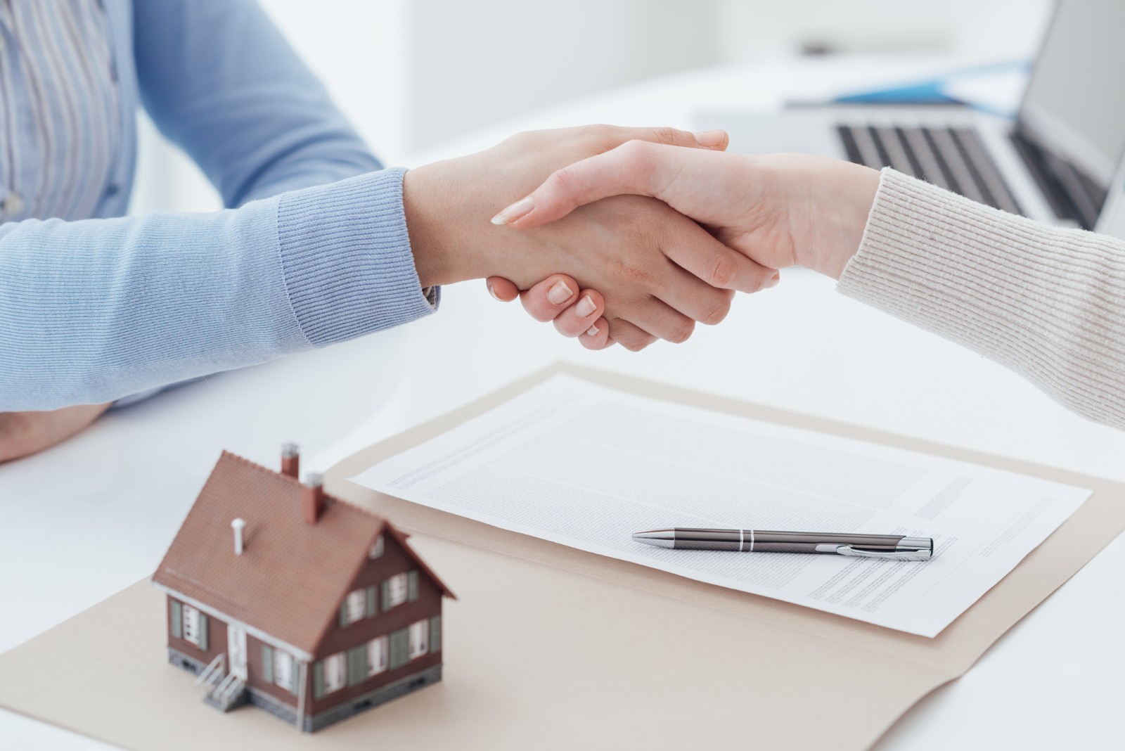 De ce salarii ar avea nevoie românii ca să cumpere o locuință de lux în țară (analiză)