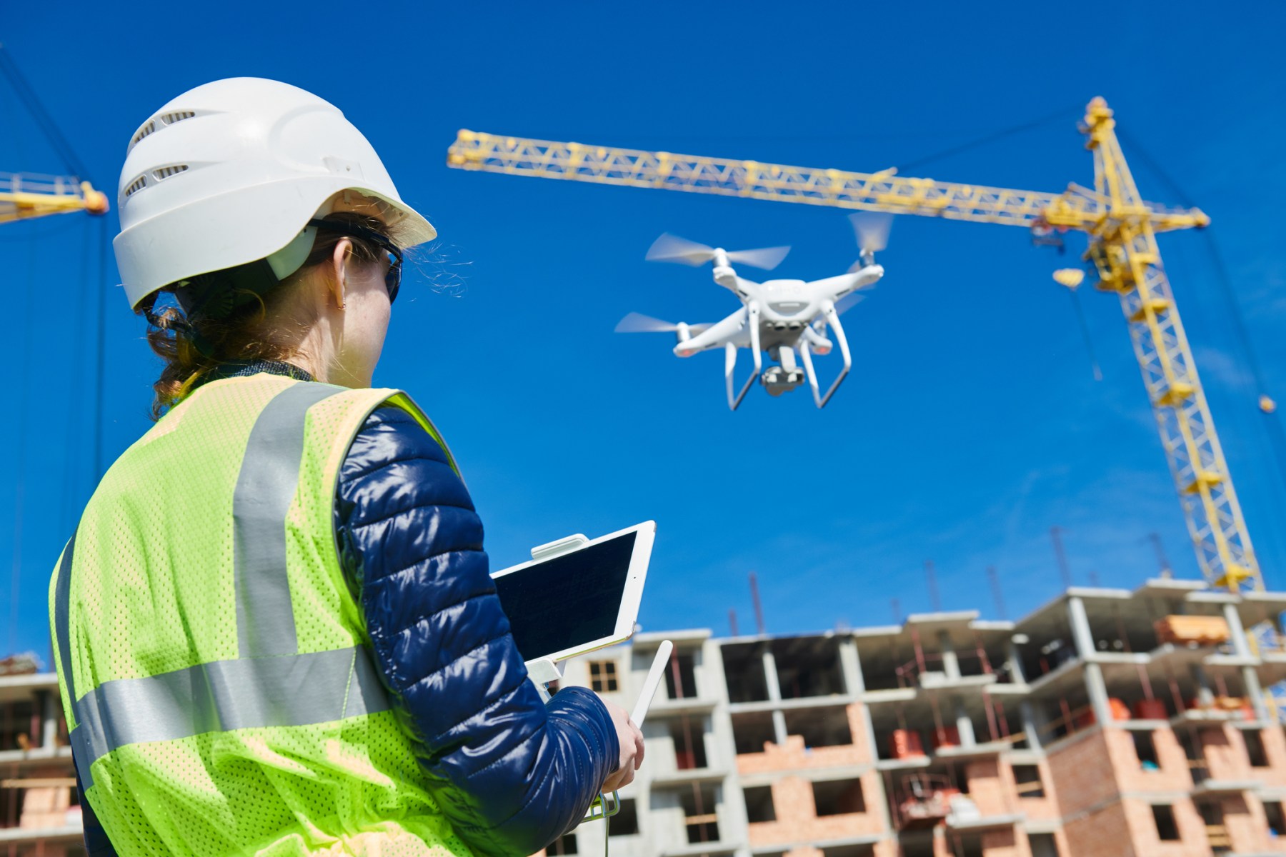 Autoritățile române vor putea trimite drone deasupra curților cetățenilor, pentru a detecta construcțiile nedeclarate