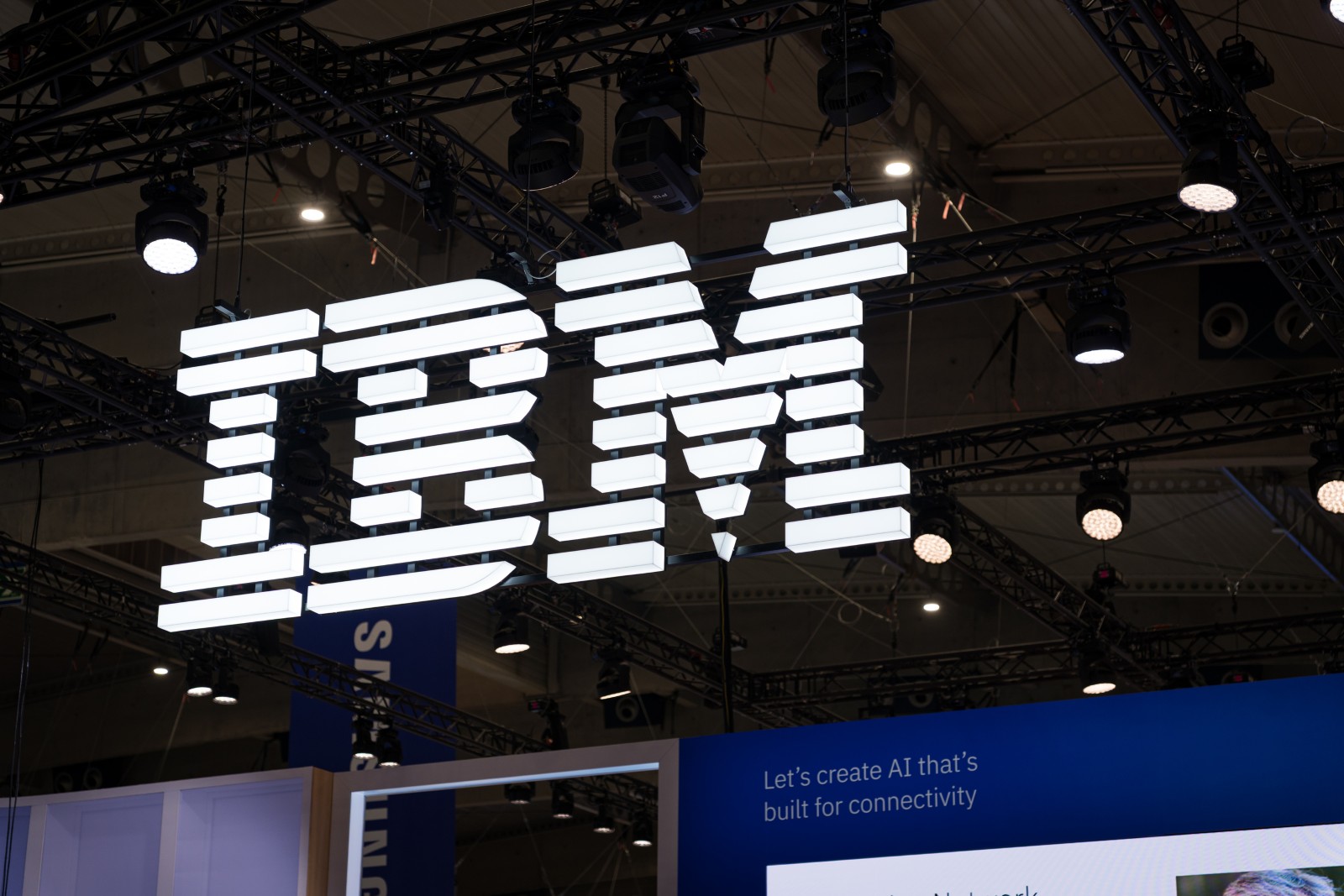 IBM lansează noi cipuri şi servere Power11, promiţând eficienţă energetică şi integrarea inteligenței artificiale în afaceri
