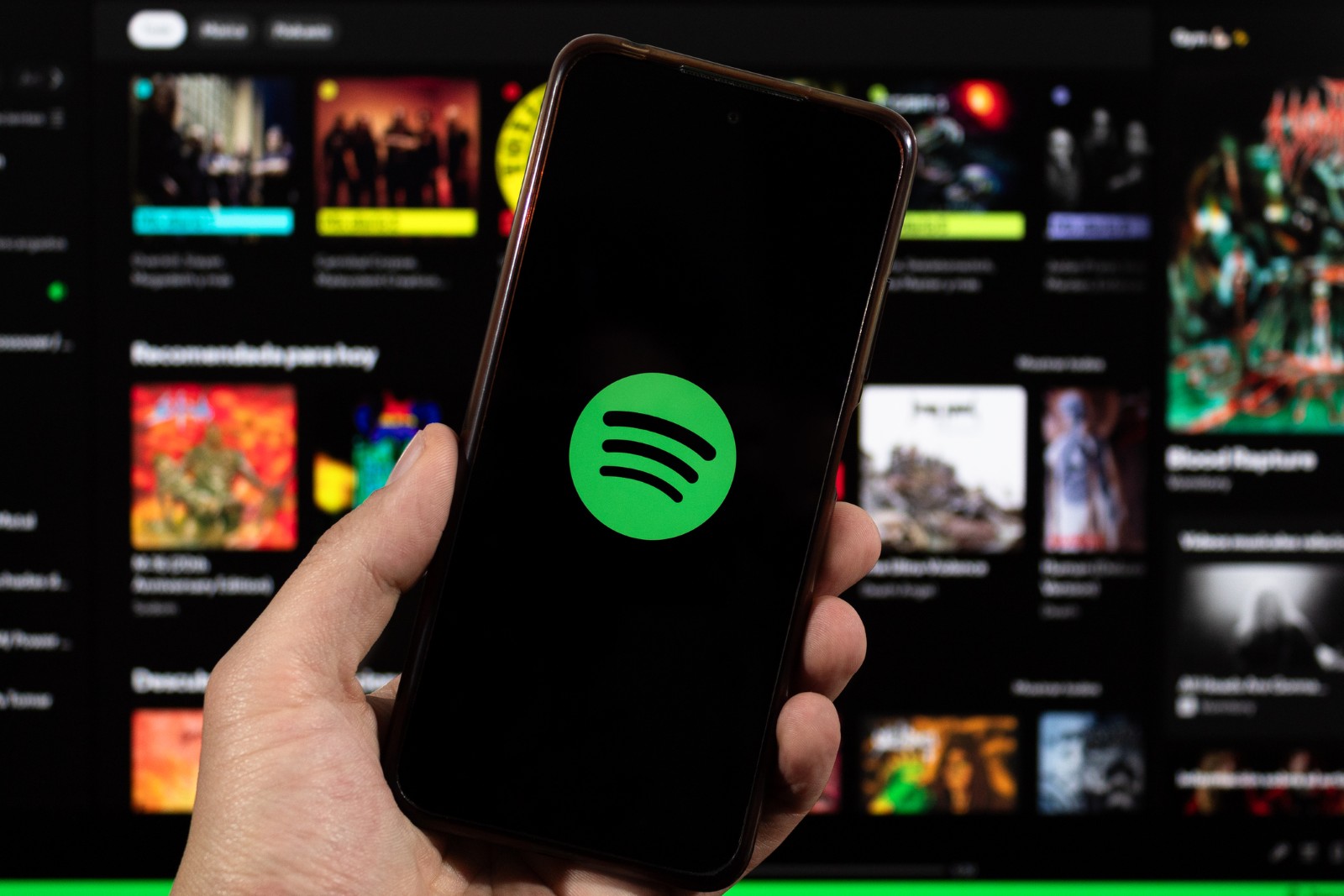 Platforma de muzică Spotify lansează o funcție de mesagerie directă în aplicație
