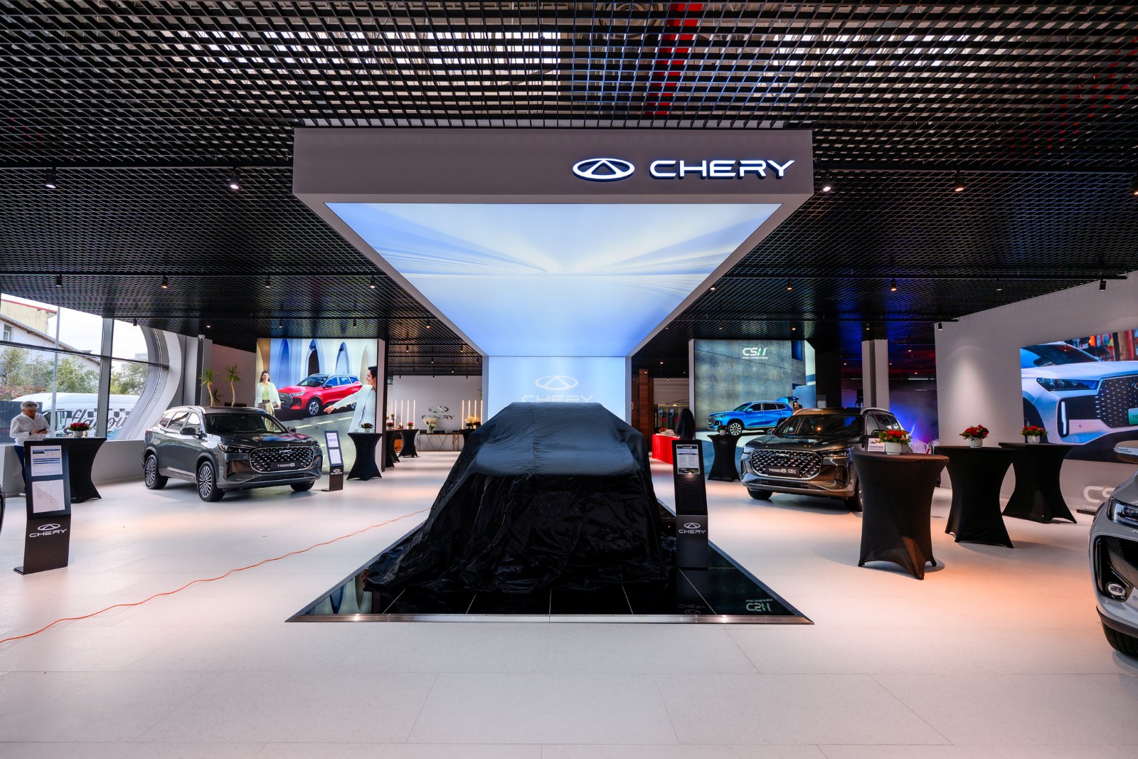 Chinezii de la Chery inaugurează un showroom în București și lansează un nou SUV pe piața din România