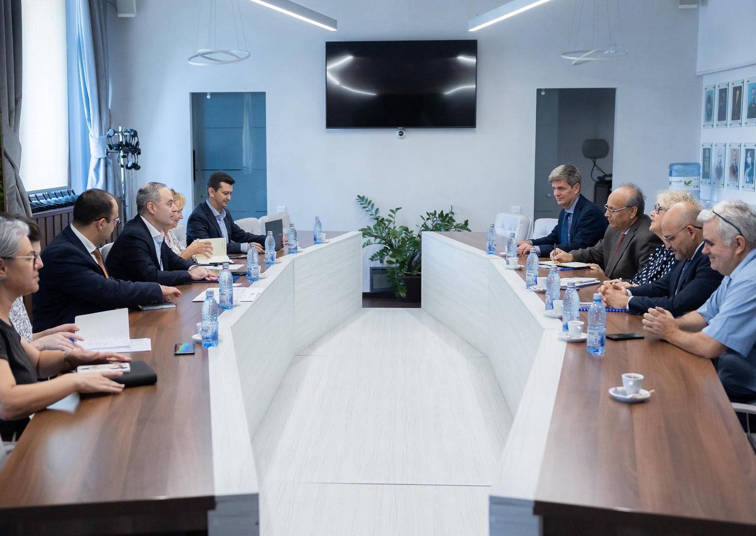 Ministrul Finanțelor, întâlnire cu reprezentanţii Băncii Mondiale: „Lucrăm la măsuri care să simplifice birocraţia pentru antreprenori și investitori”
