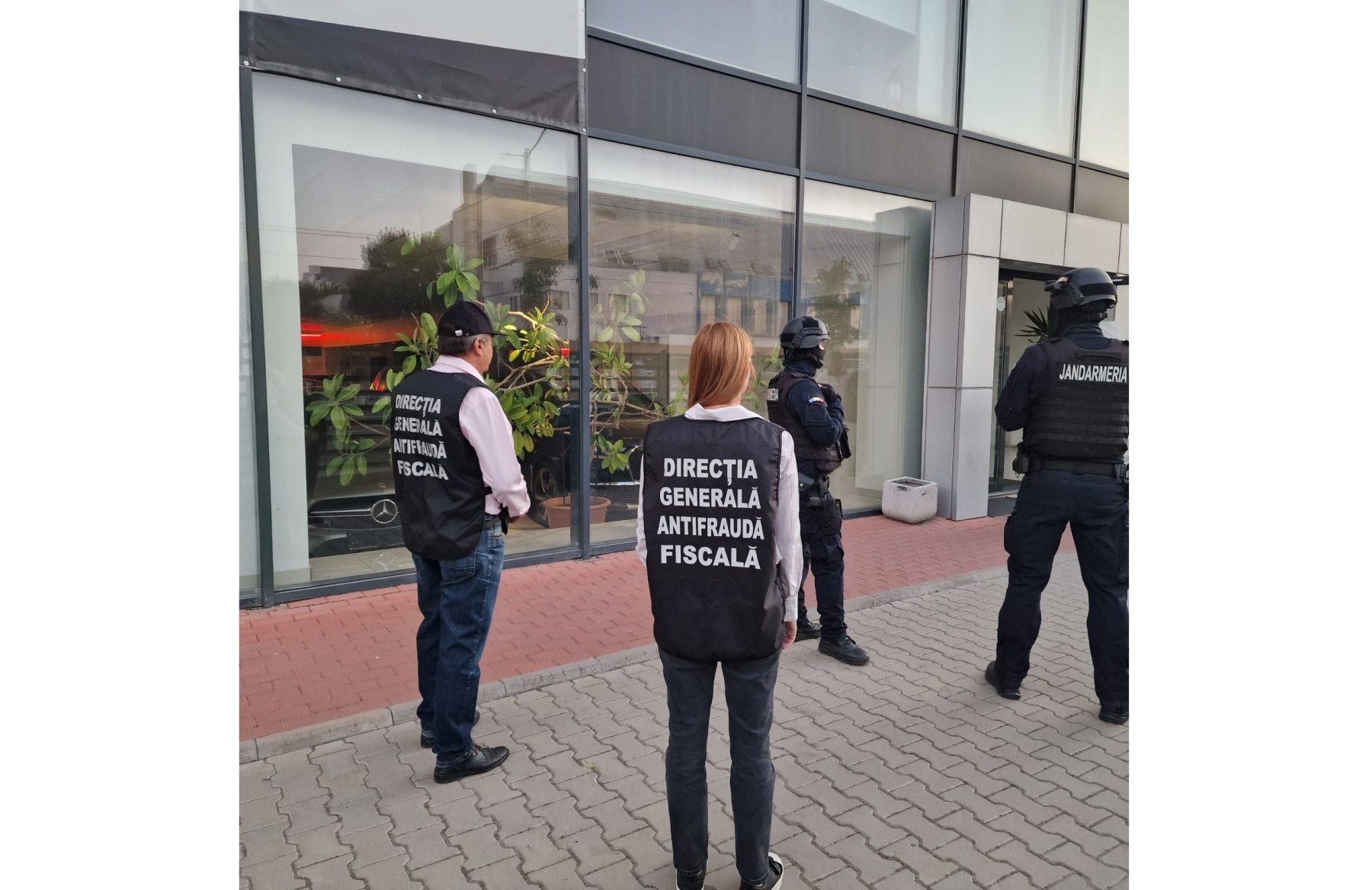Evaziune fiscală cu mașini de lux SH: Cinci administratori ai unor firme, reținuți de DNA. Prejudiciul se ridică la 96 milioane lei