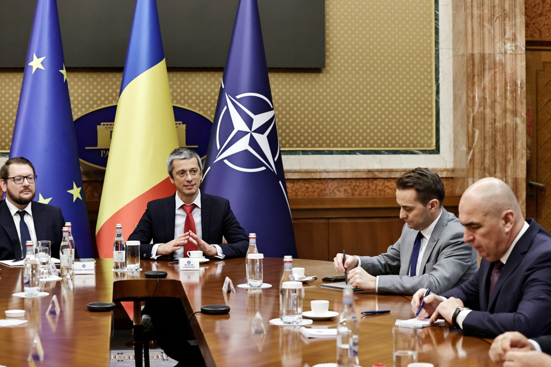 Mari investitori străini, întâlnire cu premierul Bolojan la București, pentru a discuta despre situația economică a României 
