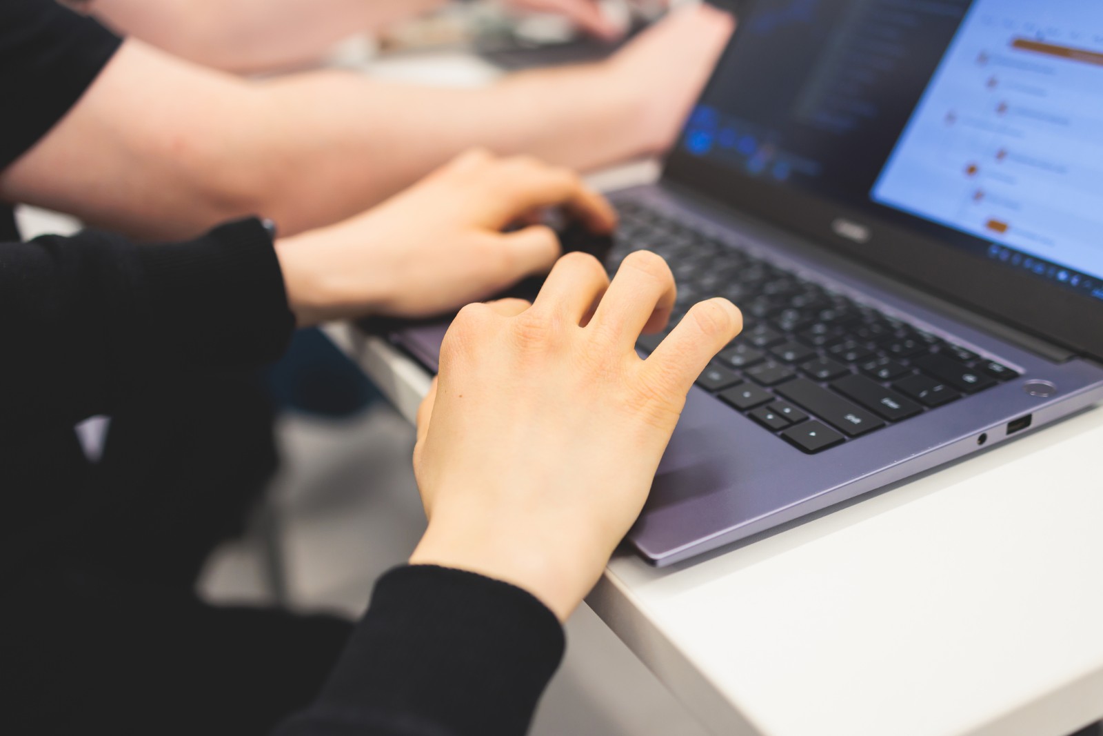 București: Hackathon educațional, organizat de liceeni olimpici în colaborare cu startup-ul Youni, la Universitatea Politehnica