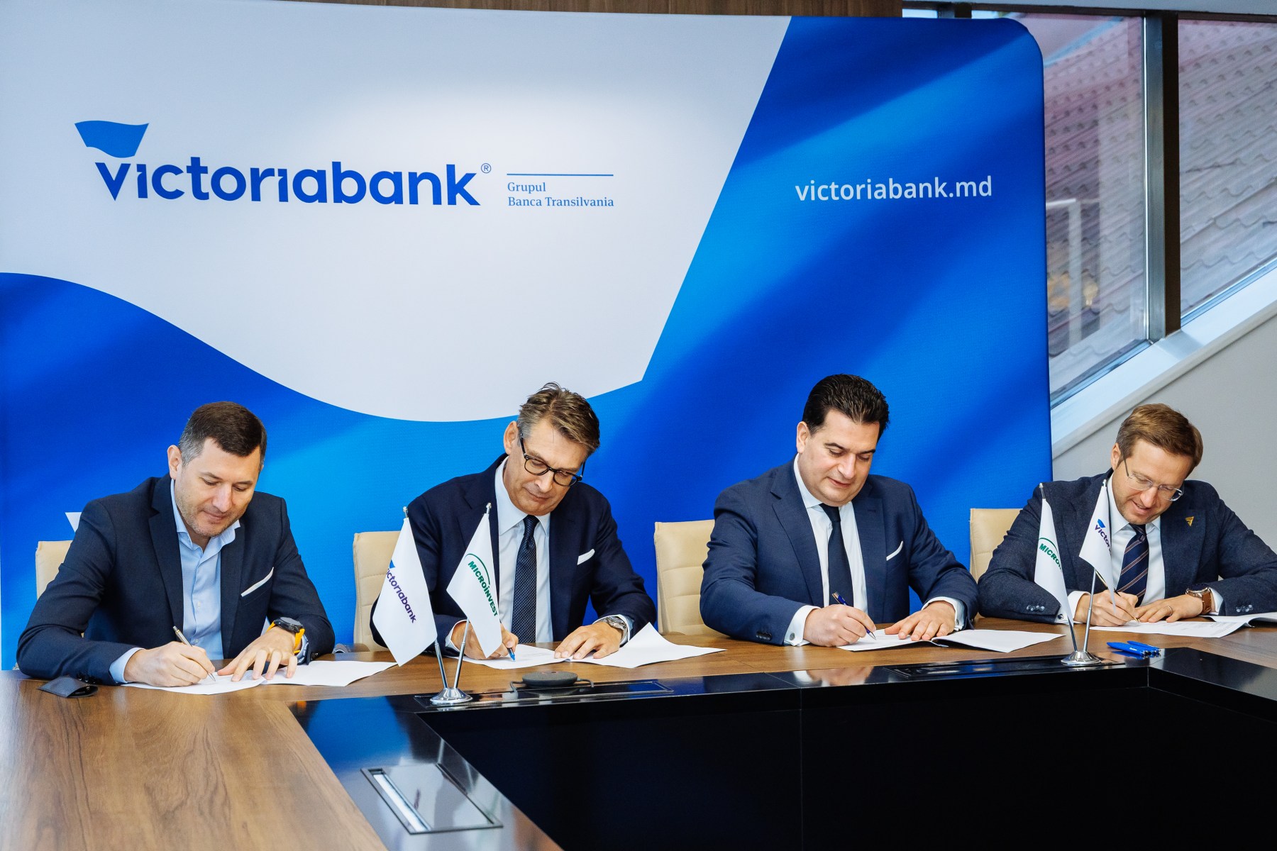 Victoriabank, parte a Grupului Banca Transilvania, a finalizat achiziția Microinvest
