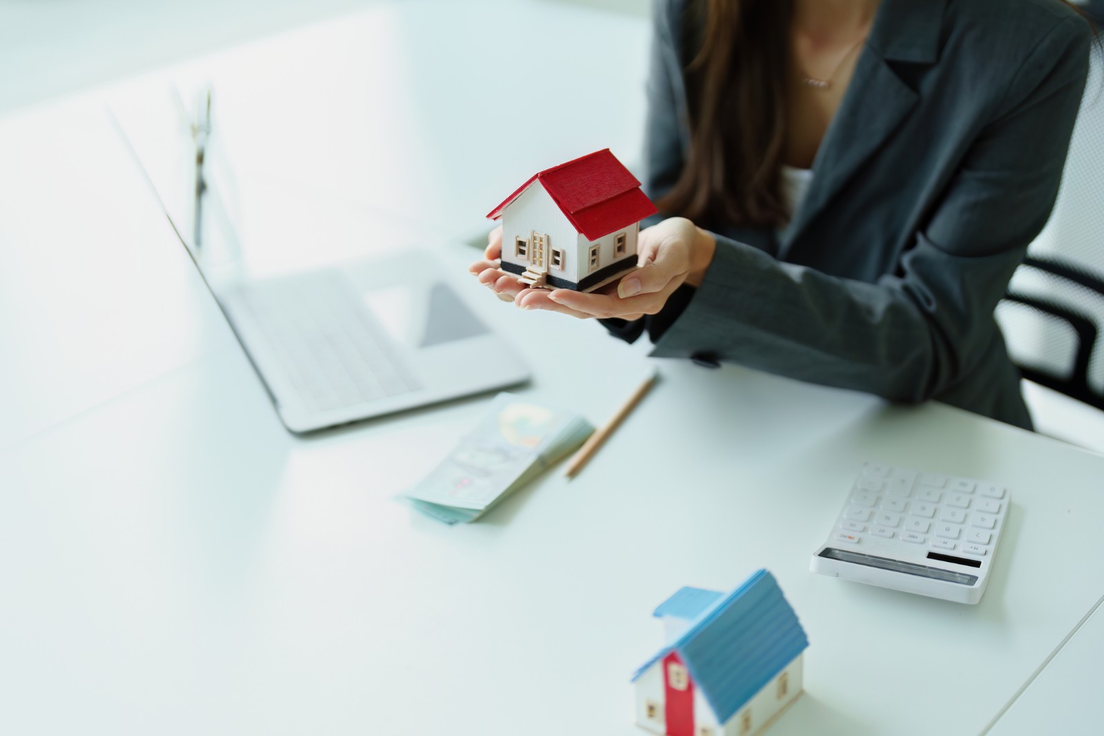 Tranzacțiile imobiliare au scăzut cu 1% după majorarea TVA (analiză)