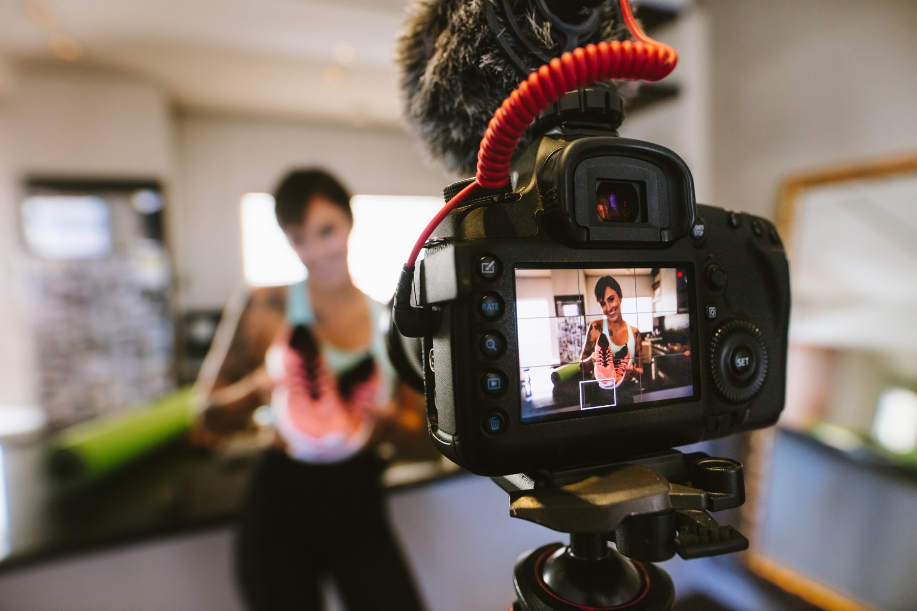 Black Friday 2025: Românii „să fie atenți la conținutul promovat de influenceri”, spune ANPC 