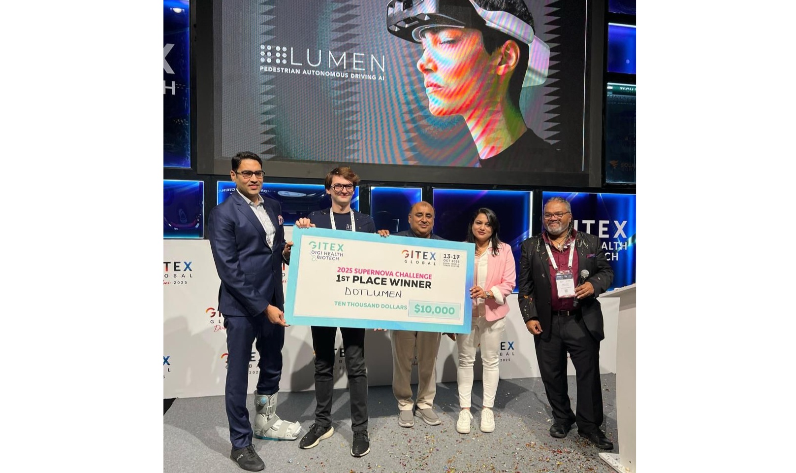 „Ochelarii” pentru nevăzători .lumen (dotLumen), cu inteligență artificială, au câștigat 10.000 dolari, la o competiție în Dubai