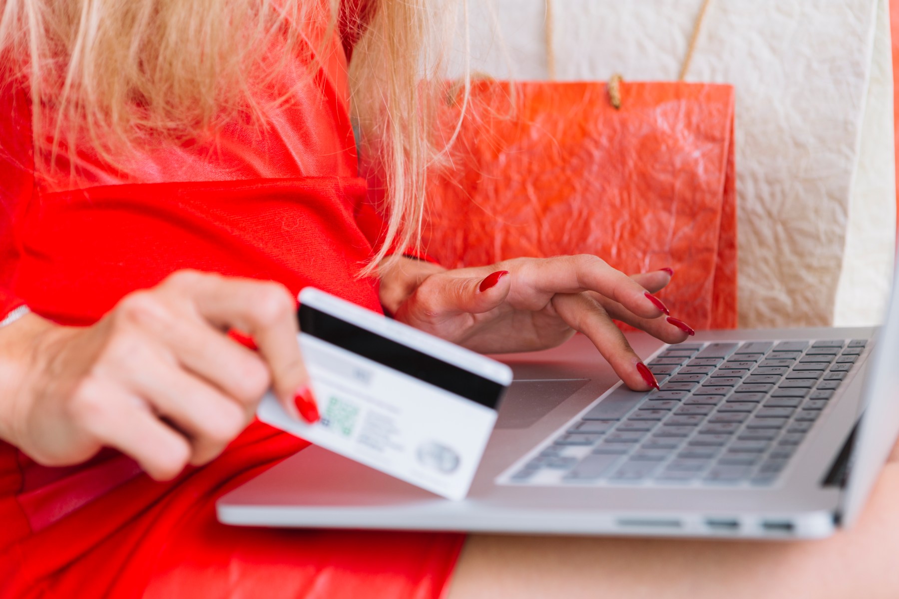 Cont bancar online în 2025: cum îți deschizi rapid un cont gratuit, fără comisioane și cu administrare digitală 100%