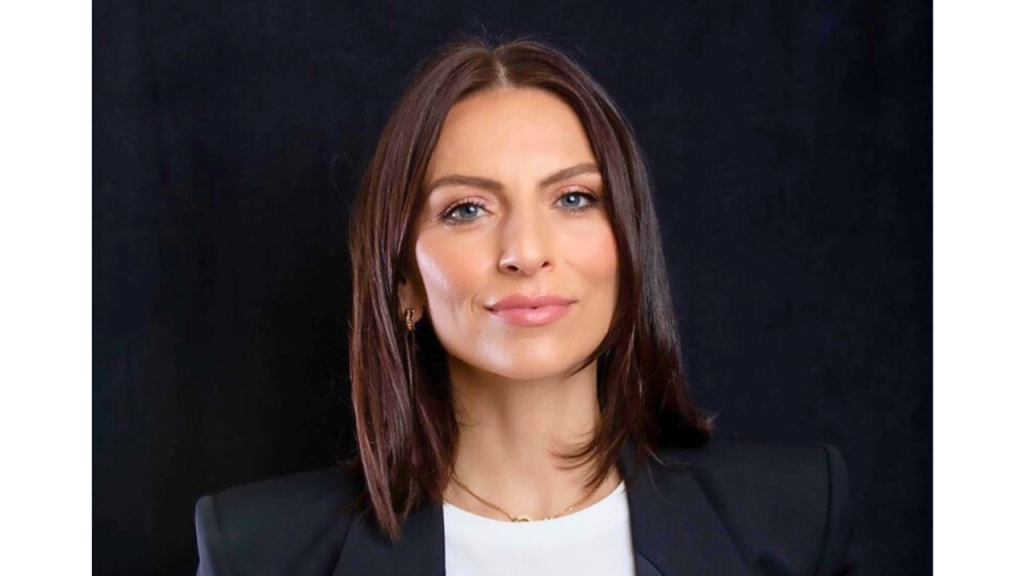 Bianca Anghelina, Aily