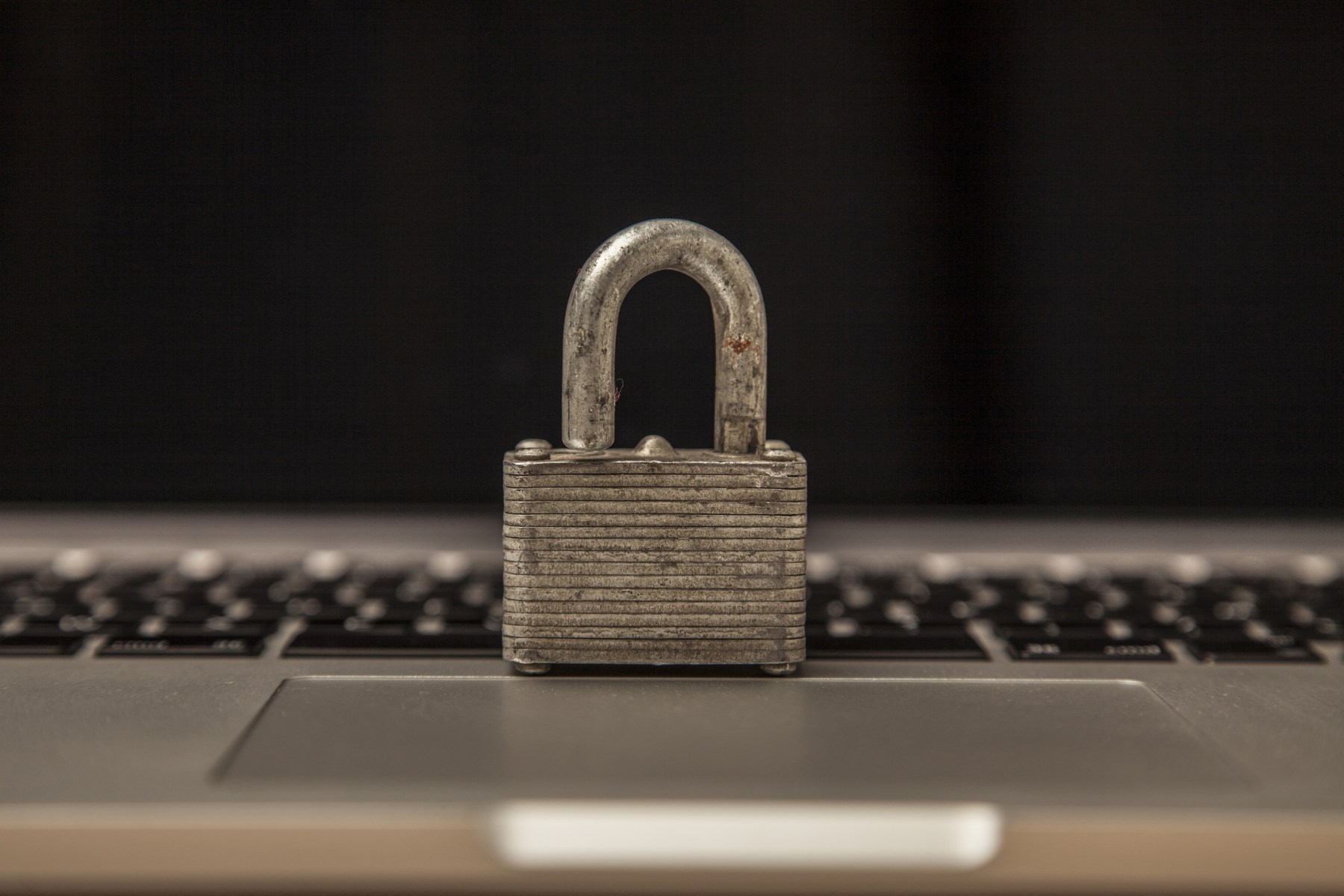 Date personale: Site românesc care ajută la găsirea aplicațiilor AI potrivite, amendat cu aproape 6.000 EUR pentru cookie-uri